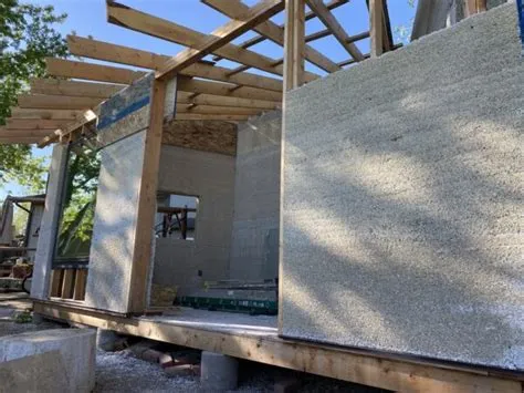 Hempcrete – Korkea-Isolatiivinen ja Luonnollinen Rakennusmateriaali!